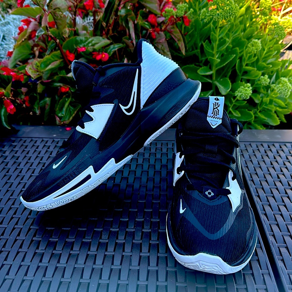 Nike Kyrie Low 5 Basketball Sneakers Men's Black White DO9617-002 various sizes